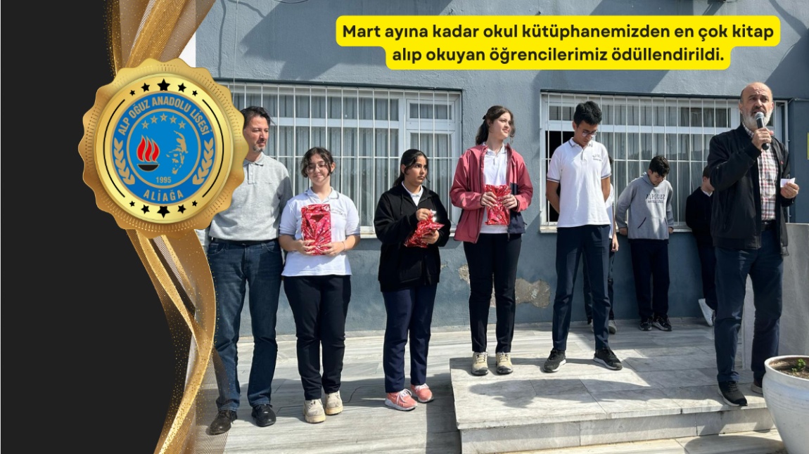 Kütüphaneden ödünç kitap alarak en çok kitap okuyan öğrencilerimiz ödüllendirildi